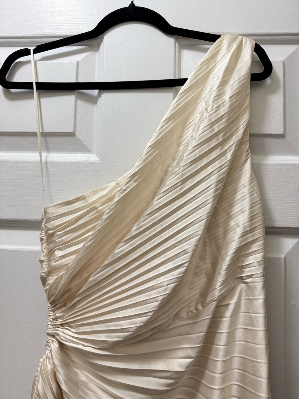 Dress Forum Los Angeles One-Shoulder Pearl Pleated Dress - Picture 3 of 10